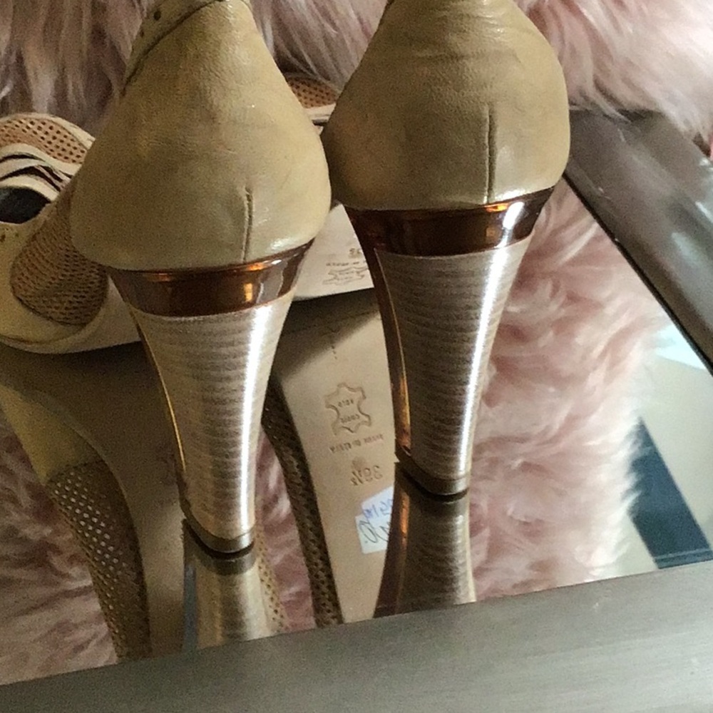 FABI JEMME. LEATHERPUMP WITH FRENCH FLAIR DETAIL DETAIL.ACRYLLIC HEEL WITH WOOD - Picture 4 of 7